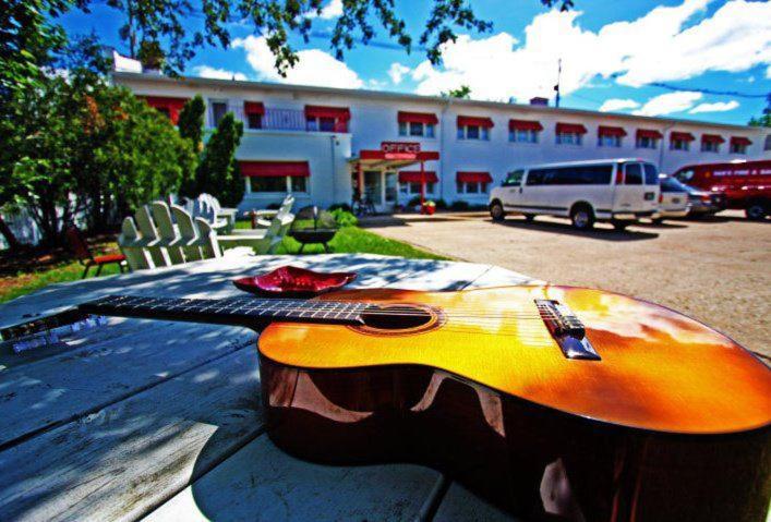 Holiday Music Motel Sturgeon Bay Exterior photo