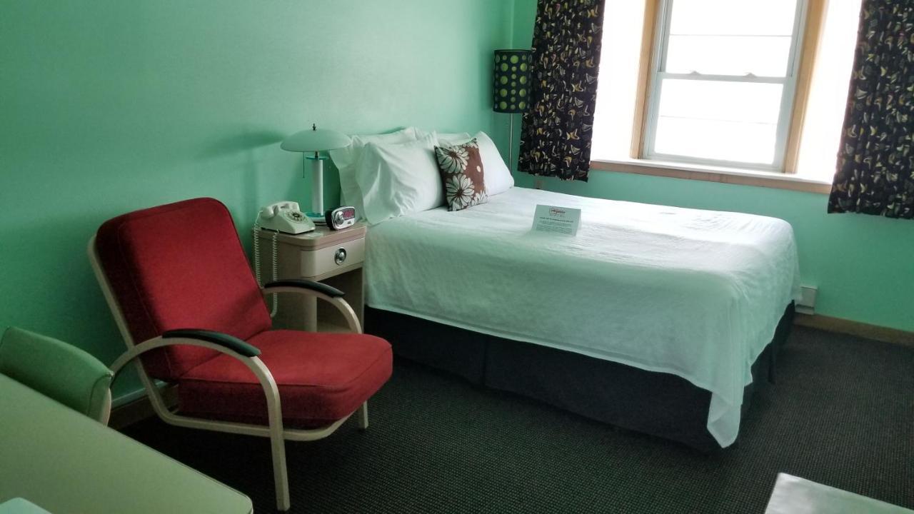 Holiday Music Motel Sturgeon Bay Exterior photo